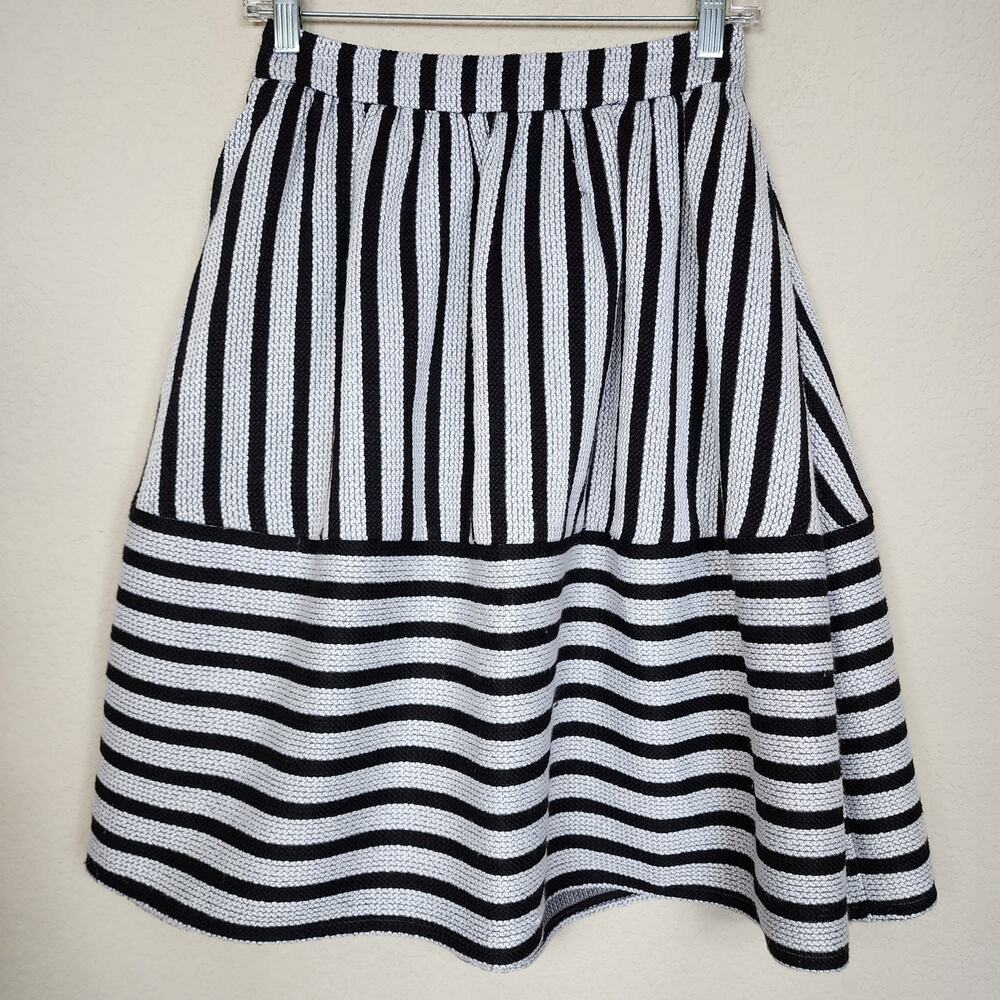 Express Size 2 Black White Striped Skirt